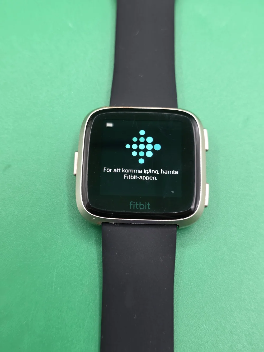 Fitbit Versa Smartwatch (FB504) | 35mm Rose Gold Aluminum | Black Band